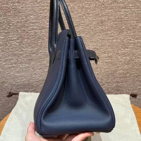 Classic Hermes Bag: A Stylish and Versatile Choice for Elegance - Picture 5 of 6